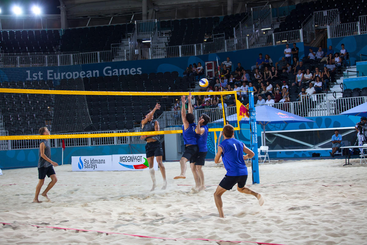 Азербайджанские звезды показали как играть в бич-волей (ФОТО)