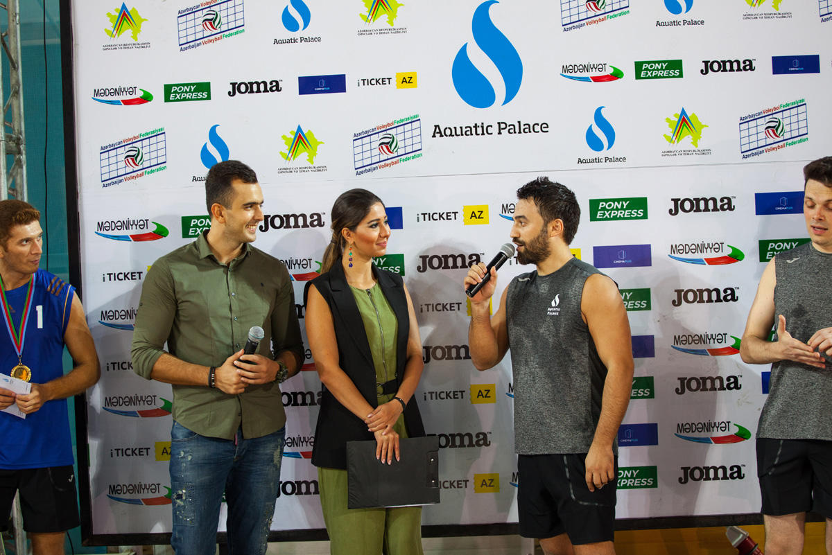 Азербайджанские звезды показали как играть в бич-волей (ФОТО)