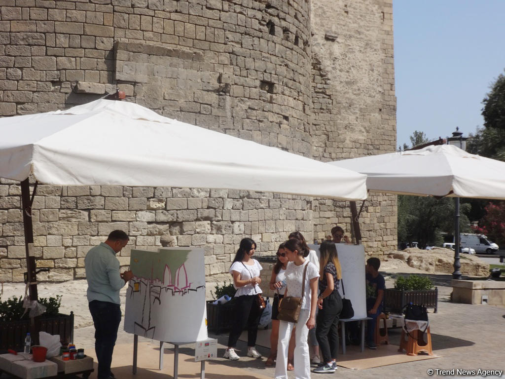 В Баку открылся седьмой Фестиваль искусств "Девичья башня" (ФОТО)