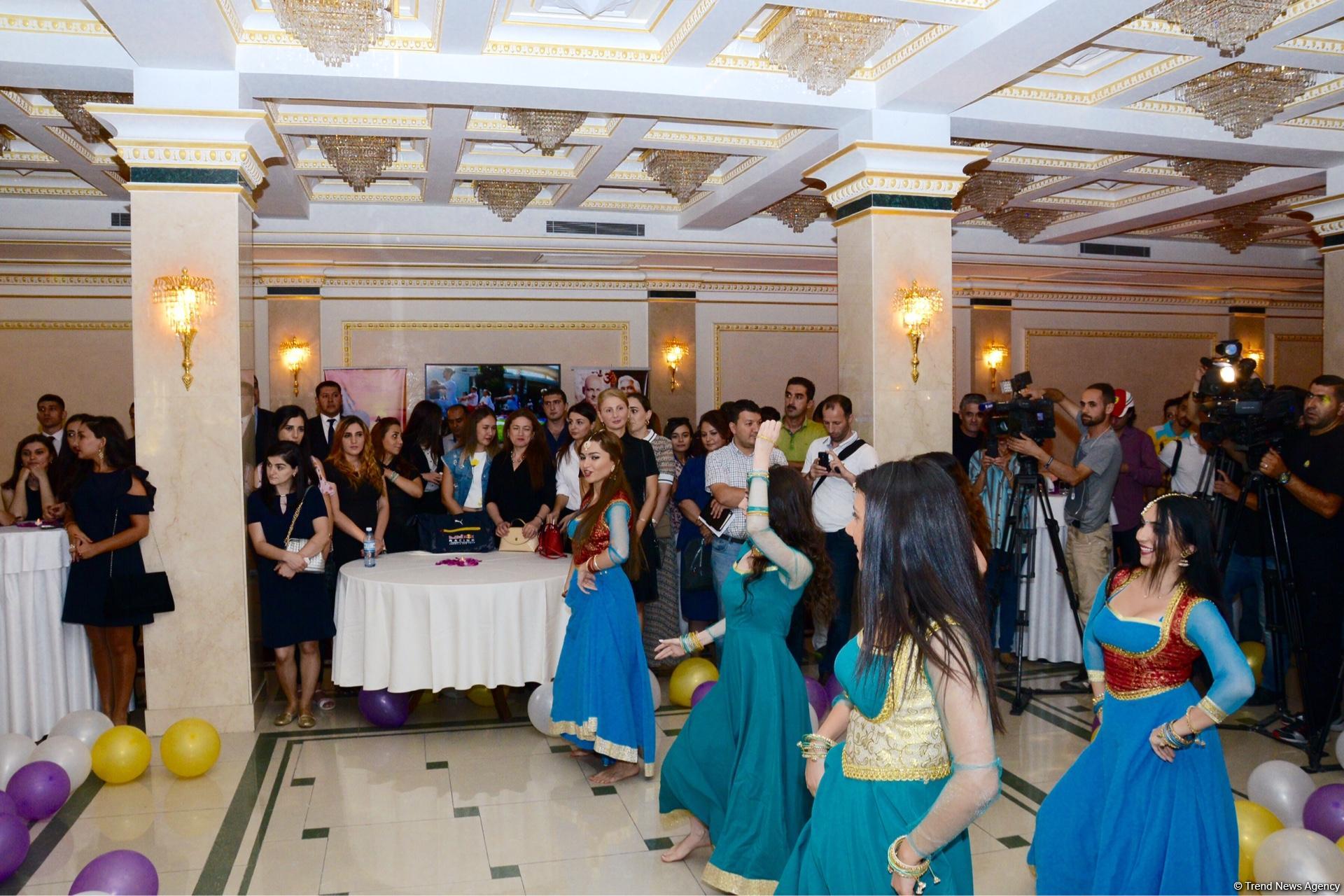 В Баку открылась "Школа классической йоги" (ФОТО)