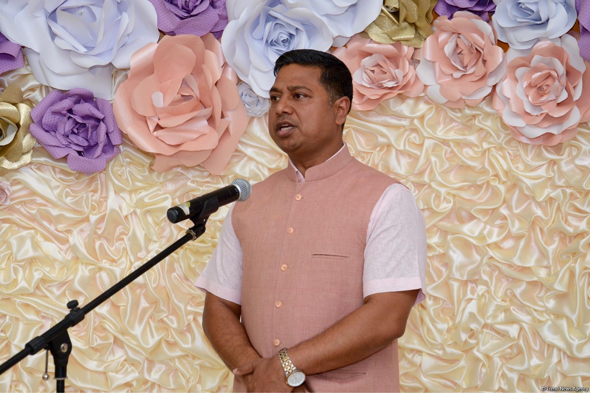 В Баку открылась "Школа классической йоги" (ФОТО)