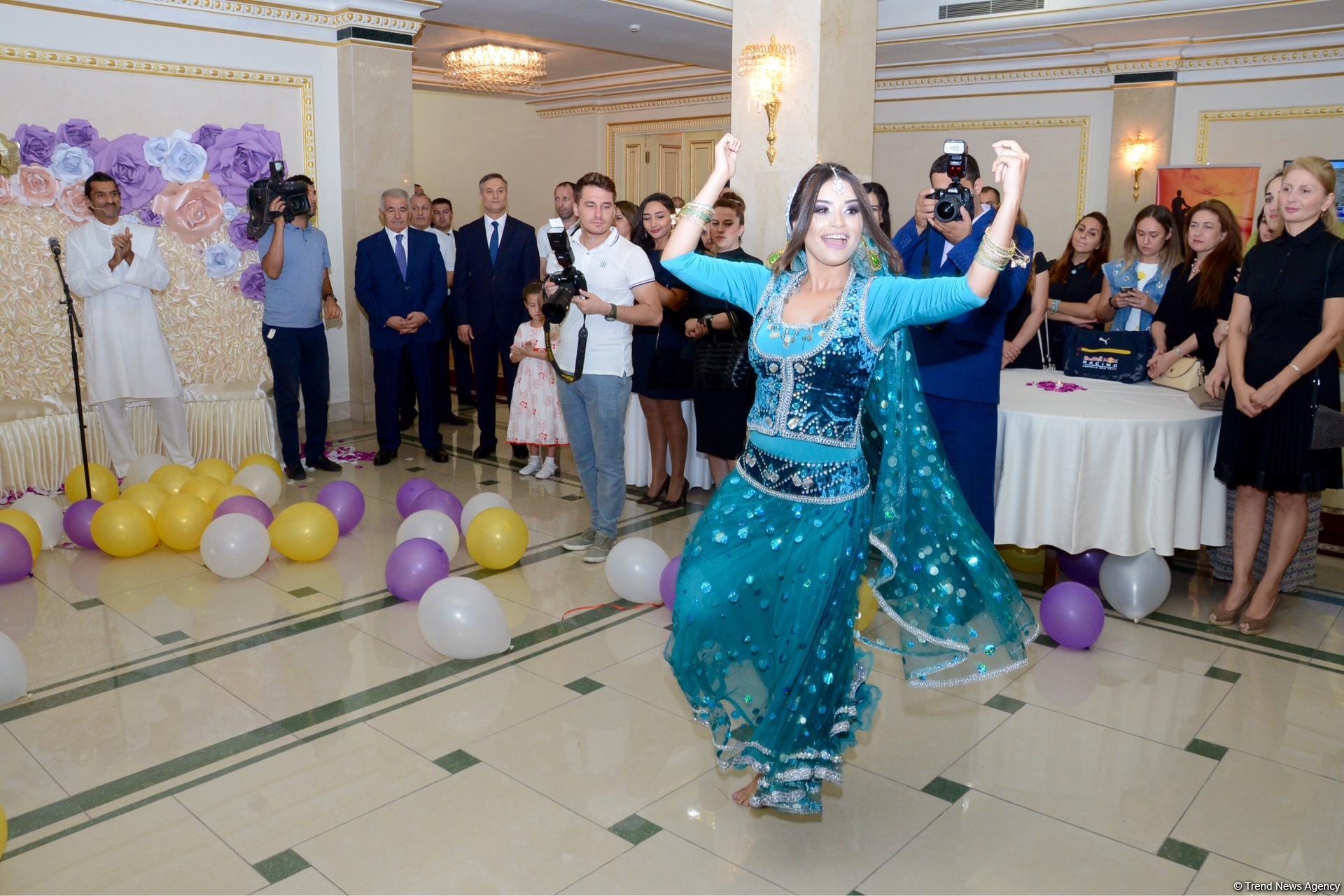 В Баку открылась "Школа классической йоги" (ФОТО)