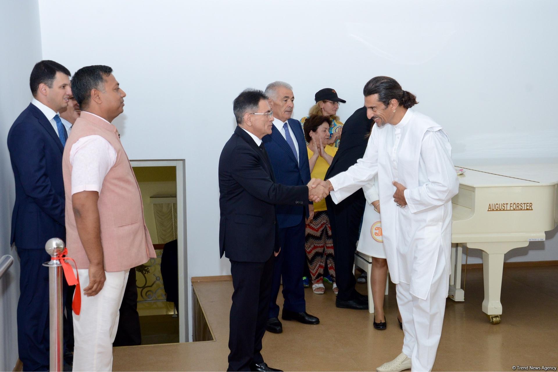 В Баку открылась "Школа классической йоги" (ФОТО)