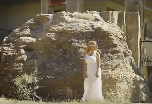 Семья погибла в автокатастрофе, в их доме больше никто не живет… Но сняли клип (ВИДЕО, ФОТО)