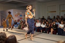 В Баку прошел необычный вечер моды - дефиле сопровождалось поэзией (ФОТО)