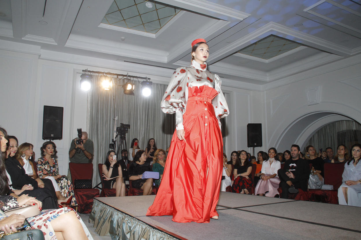 В Баку прошел необычный вечер моды - дефиле сопровождалось поэзией (ФОТО)