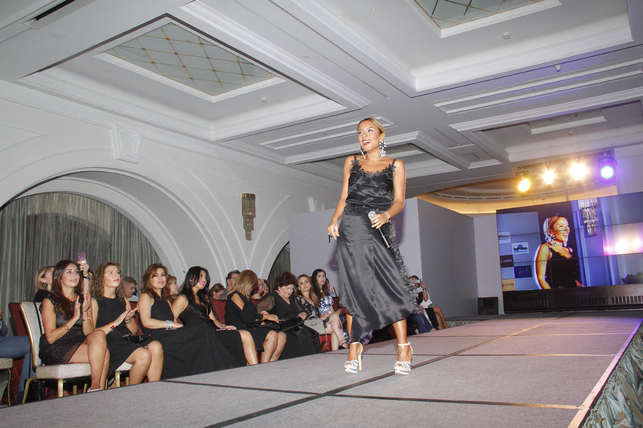 В Баку прошел необычный вечер моды - дефиле сопровождалось поэзией (ФОТО)