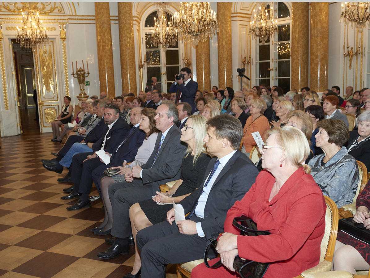 Азербайджанский музыкант исполнил произведение Шопена на таре (ФОТО)