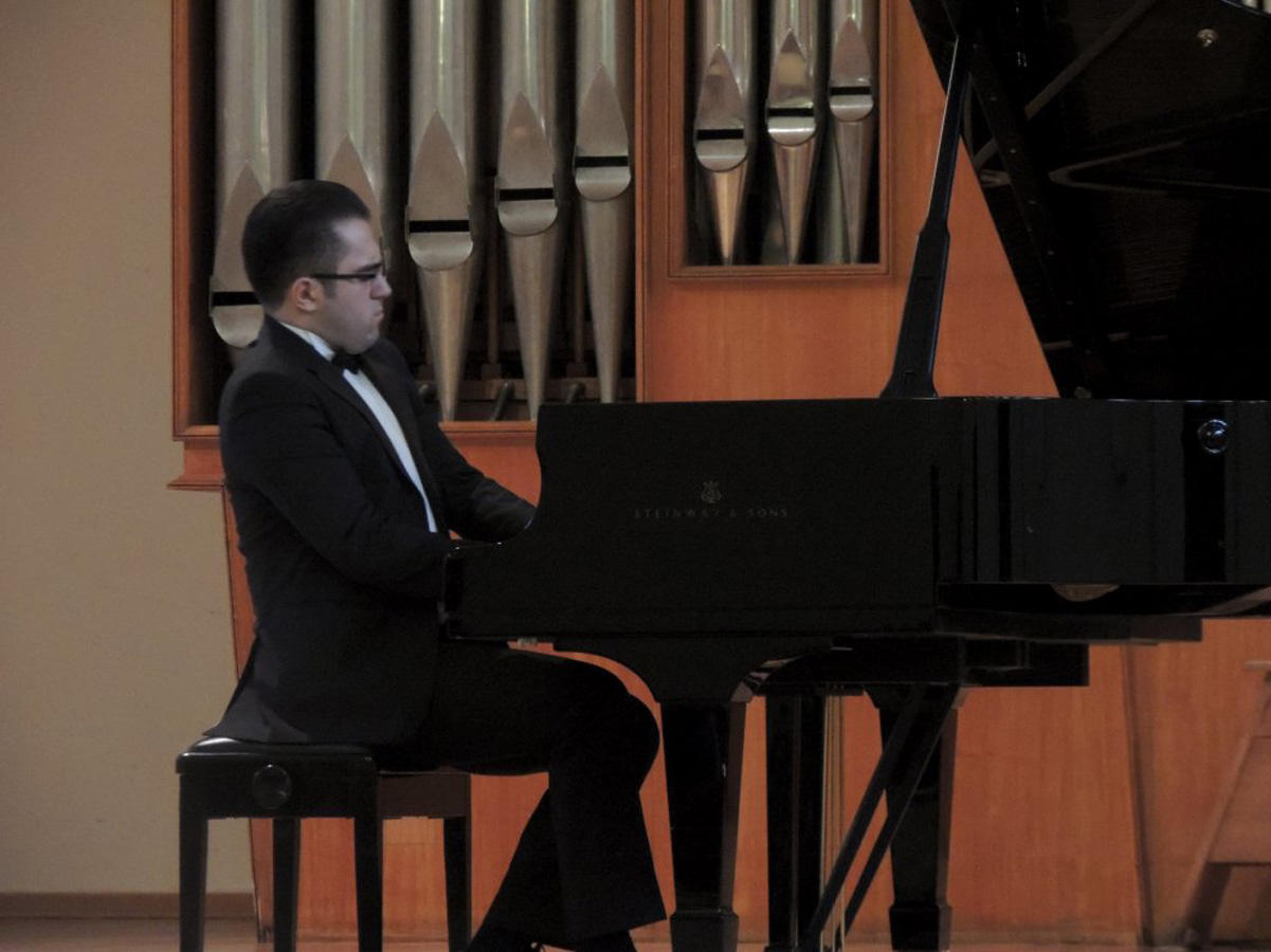 Вдохновение Тогрула Гусейнли - эмоции, гармония, философия высокого искусства (ФОТО)