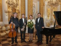 Азербайджанский музыкант исполнил произведение Шопена на таре (ФОТО)