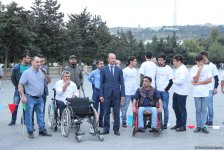 Почувствуй себя в инвалидной коляске – в Баку прошла необычная акция (ФОТО)