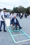 Почувствуй себя в инвалидной коляске – в Баку прошла необычная акция (ФОТО)