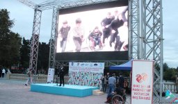 Почувствуй себя в инвалидной коляске – в Баку прошла необычная акция (ФОТО)