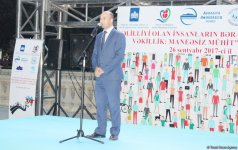 Почувствуй себя в инвалидной коляске – в Баку прошла необычная акция (ФОТО)