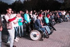 Почувствуй себя в инвалидной коляске – в Баку прошла необычная акция (ФОТО)