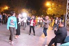 Почувствуй себя в инвалидной коляске – в Баку прошла необычная акция (ФОТО)