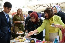 Это праздник каждого, кто хоть раз ощутил себя путешественником – фестиваль в Баку (ФОТО)