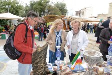 Это праздник каждого, кто хоть раз ощутил себя путешественником – фестиваль в Баку (ФОТО)