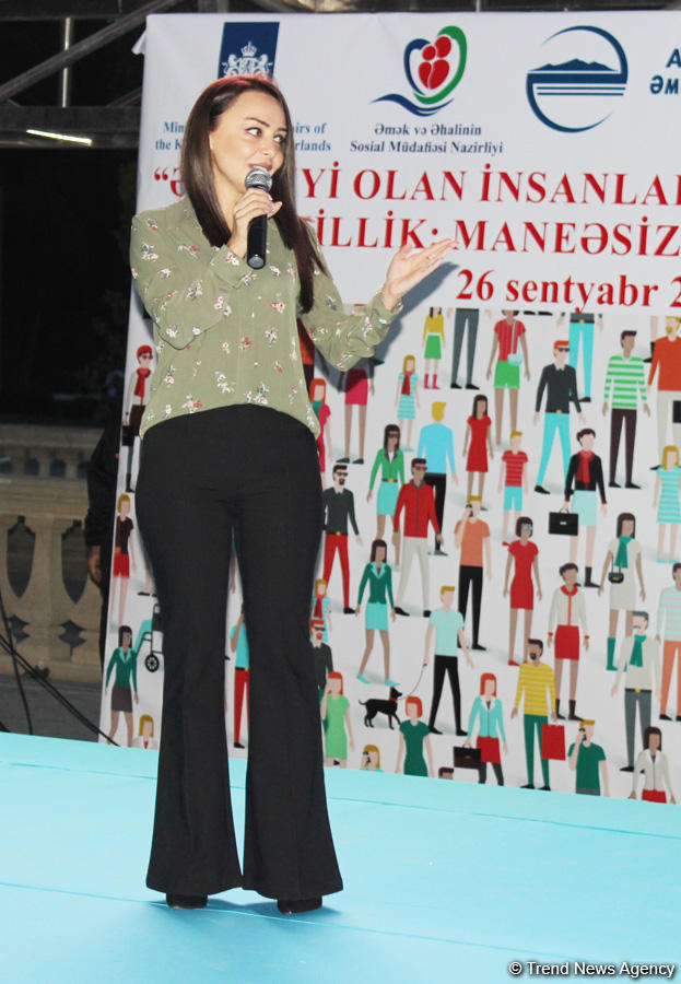 Почувствуй себя в инвалидной коляске – в Баку прошла необычная акция (ФОТО)