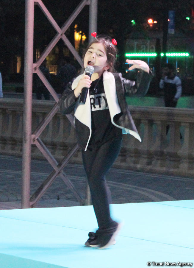 Почувствуй себя в инвалидной коляске – в Баку прошла необычная акция (ФОТО)