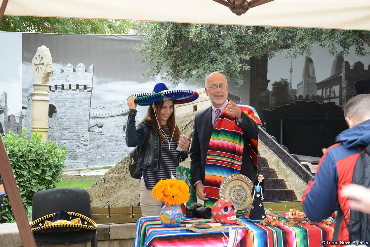 Это праздник каждого, кто хоть раз ощутил себя путешественником – фестиваль в Баку (ФОТО)