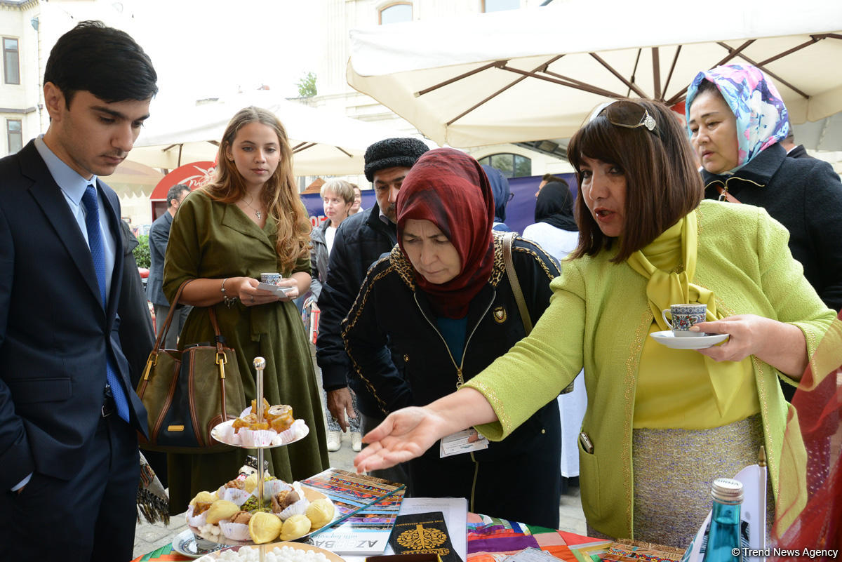 Это праздник каждого, кто хоть раз ощутил себя путешественником – фестиваль в Баку (ФОТО)
