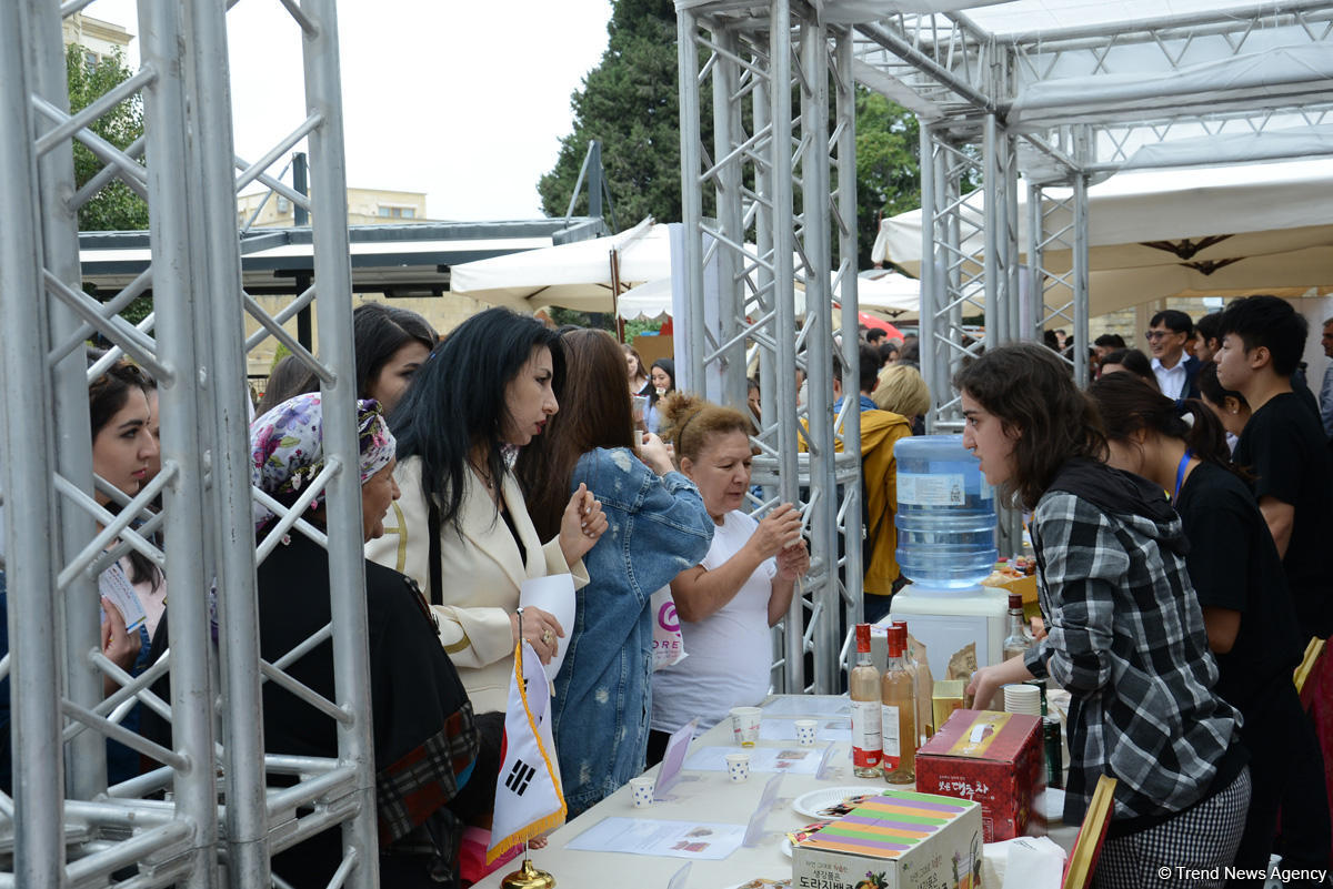 Это праздник каждого, кто хоть раз ощутил себя путешественником – фестиваль в Баку (ФОТО)