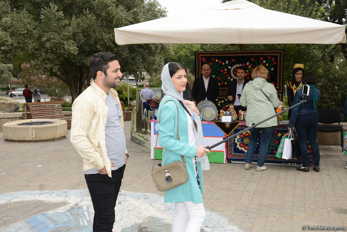 Это праздник каждого, кто хоть раз ощутил себя путешественником – фестиваль в Баку (ФОТО)