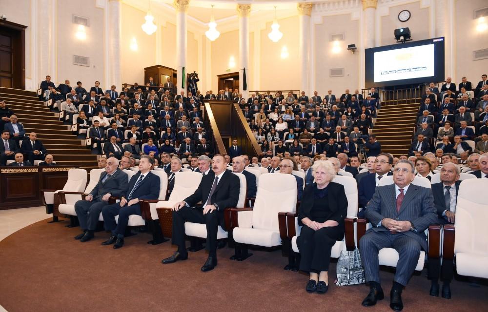 Президент Ильхам Алиев принял участие в церемонии прощания со всемирно известным азербайджанским ученым Лютфи Заде (ФОТО)