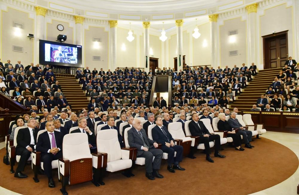 Президент Ильхам Алиев принял участие в церемонии прощания со всемирно известным азербайджанским ученым Лютфи Заде (ФОТО)