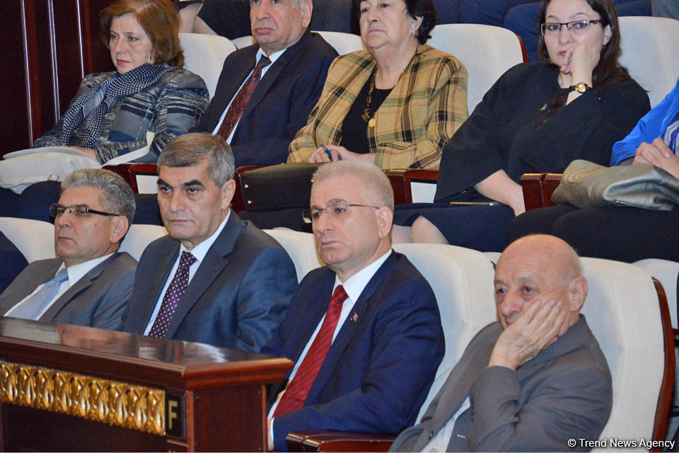 В Баку состоялась церемония прощания с Лютфи Заде (ФОТО)