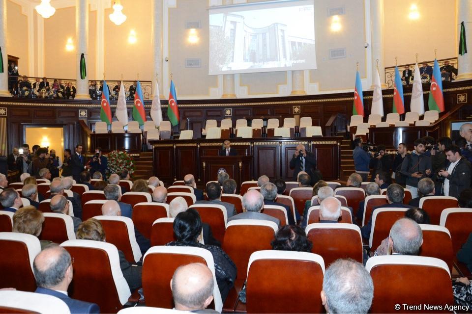 В Баку состоялась церемония прощания с Лютфи Заде (ФОТО)