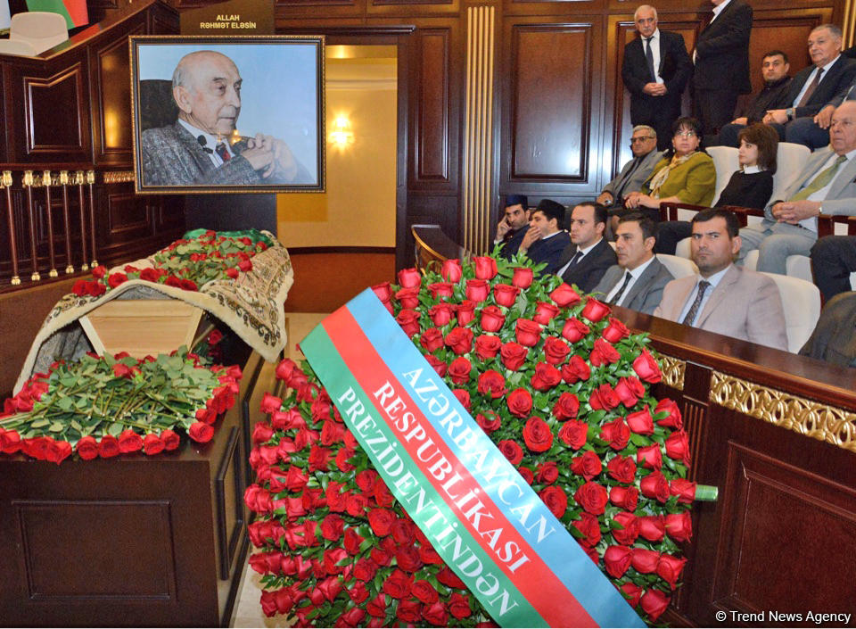 В Баку состоялась церемония прощания с Лютфи Заде (ФОТО)