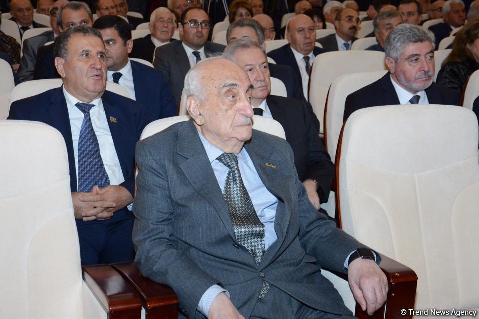 В Баку состоялась церемония прощания с Лютфи Заде (ФОТО)