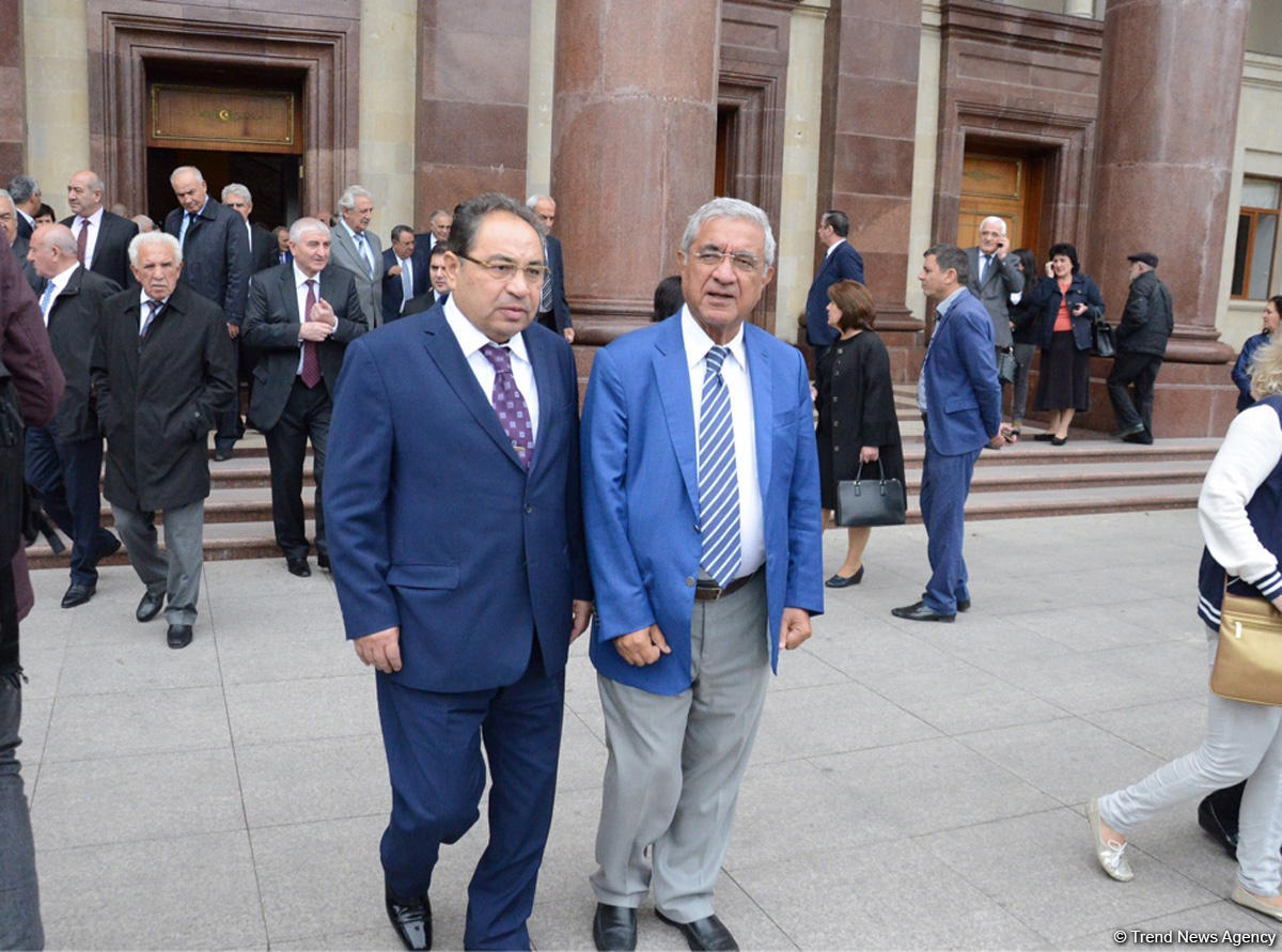 В Баку состоялась церемония прощания с Лютфи Заде (ФОТО)