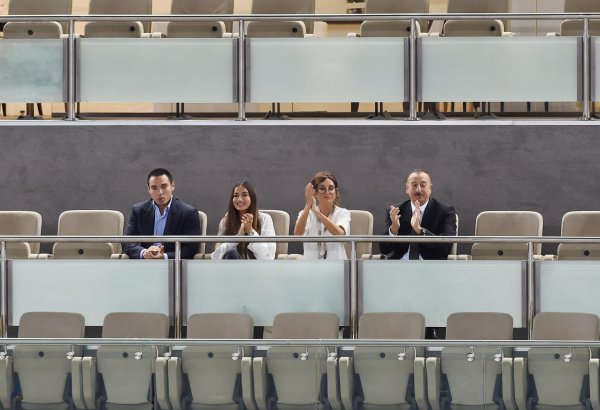 Президент Ильхам Алиев и его супруга наблюдали за игрой сборной Азербайджана по волейболу (ФОТО)