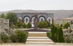 Президент Азербайджана прибыл в Гобустанский район (ФОТО)