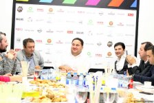 Мурад Дадашов провел реалити-завтрак. Дамы и Господа - противостояние в "Машын-шоу" (ФОТО)