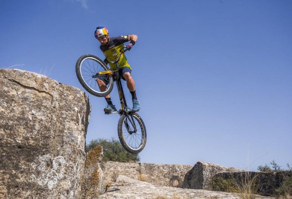 "Край быков": на велосипеде по Гобустану (ФОТО, ВИДЕО)