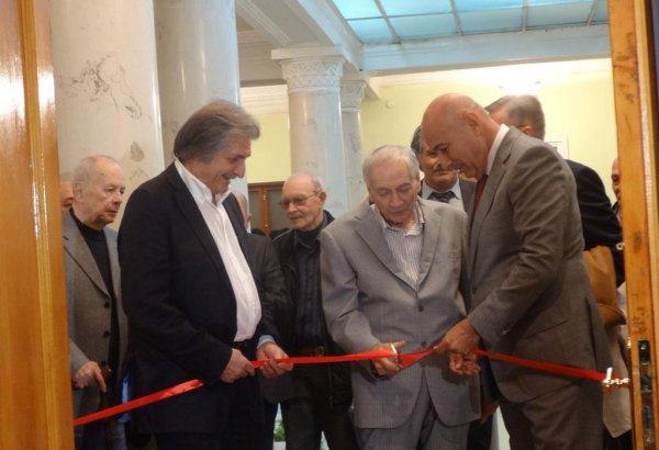 Блестящая фантазия и смелый творческий почерк: 90-летие Токая Мамедова отметили в Баку потрясающей выставкой (ФОТО)