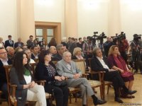 Блестящая фантазия и смелый творческий почерк: 90-летие Токая Мамедова отметили в Баку потрясающей выставкой (ФОТО)