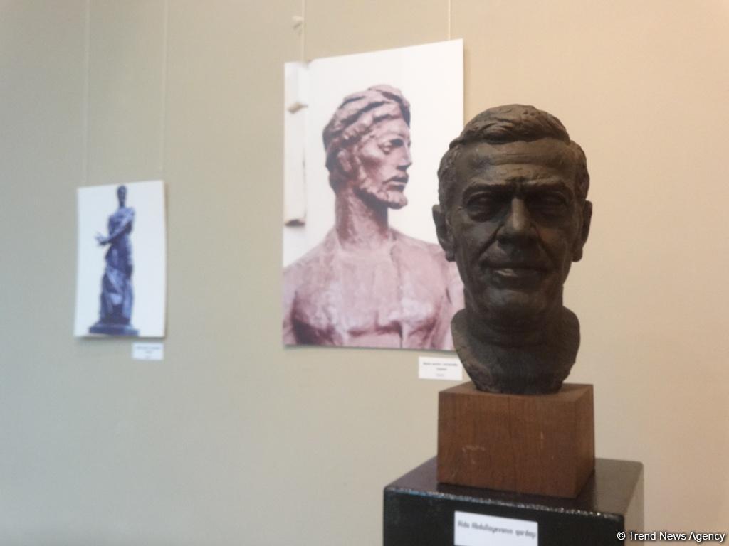 Блестящая фантазия и смелый творческий почерк: 90-летие Токая Мамедова отметили в Баку потрясающей выставкой (ФОТО)