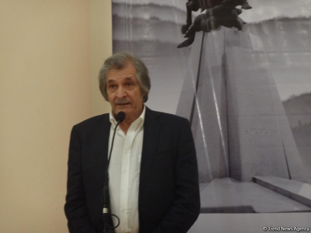 Блестящая фантазия и смелый творческий почерк: 90-летие Токая Мамедова отметили в Баку потрясающей выставкой (ФОТО)