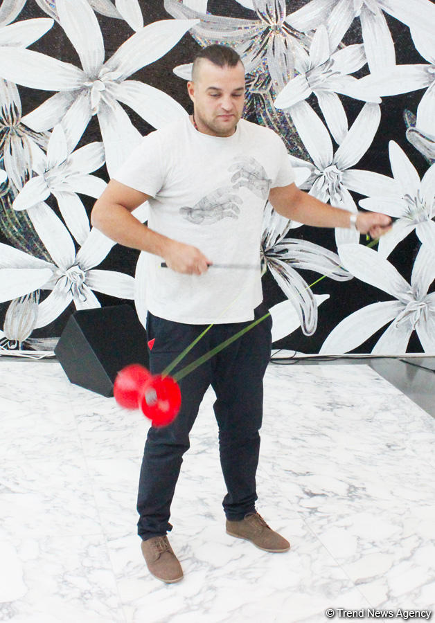 Такого Баку еще не видел! Невероятное шоу братьев Запашных на грани человеческих возможностей и с супер технологиями (ФОТО)