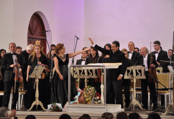 Гюльназ Исмайлова очаровала бессмертной классикой (ФОТО)