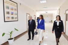 Первый вице-президент Мехрибан Алиева ознакомилась с условиями, созданными в новом здании средней школы в поселке Рамана (ФОТО)