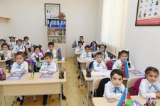 Первый вице-президент Мехрибан Алиева ознакомилась с условиями, созданными в новом здании средней школы в поселке Рамана (ФОТО)