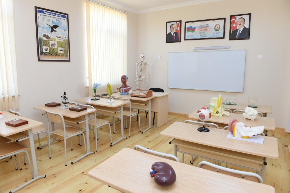 Первый вице-президент Мехрибан Алиева ознакомилась с условиями, созданными в новом здании средней школы в поселке Рамана (ФОТО)