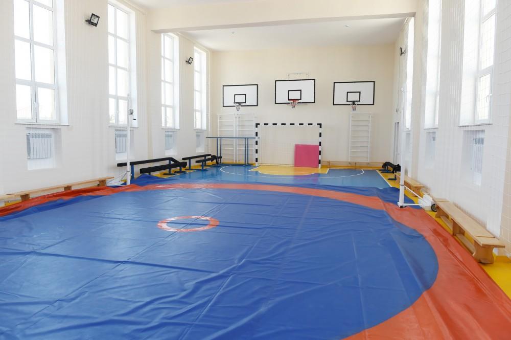 Первый вице-президент Мехрибан Алиева ознакомилась с условиями, созданными в новом здании средней школы в поселке Рамана (ФОТО)