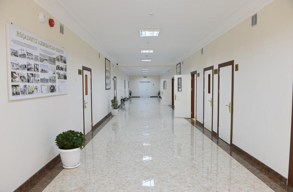 Первый вице-президент Мехрибан Алиева ознакомилась с условиями, созданными в новом здании средней школы в поселке Рамана (ФОТО)